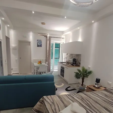 Casa Enzo بيت ضيافة 3*
